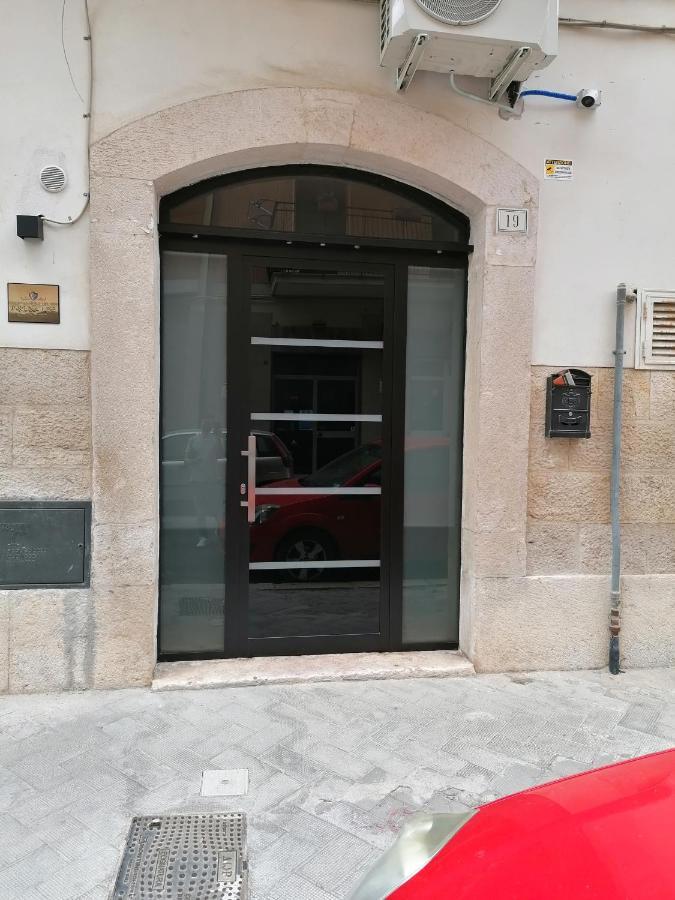 La Dimora Del Principe-Piano Terra Bed & Breakfast Trani Eksteriør bilde